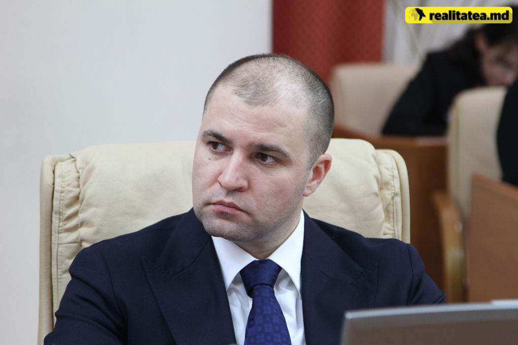 Чеботарь заявил, что кадровые перестановки в правительстве являются продуманным политическим шагом. Фото: realitatea.md.