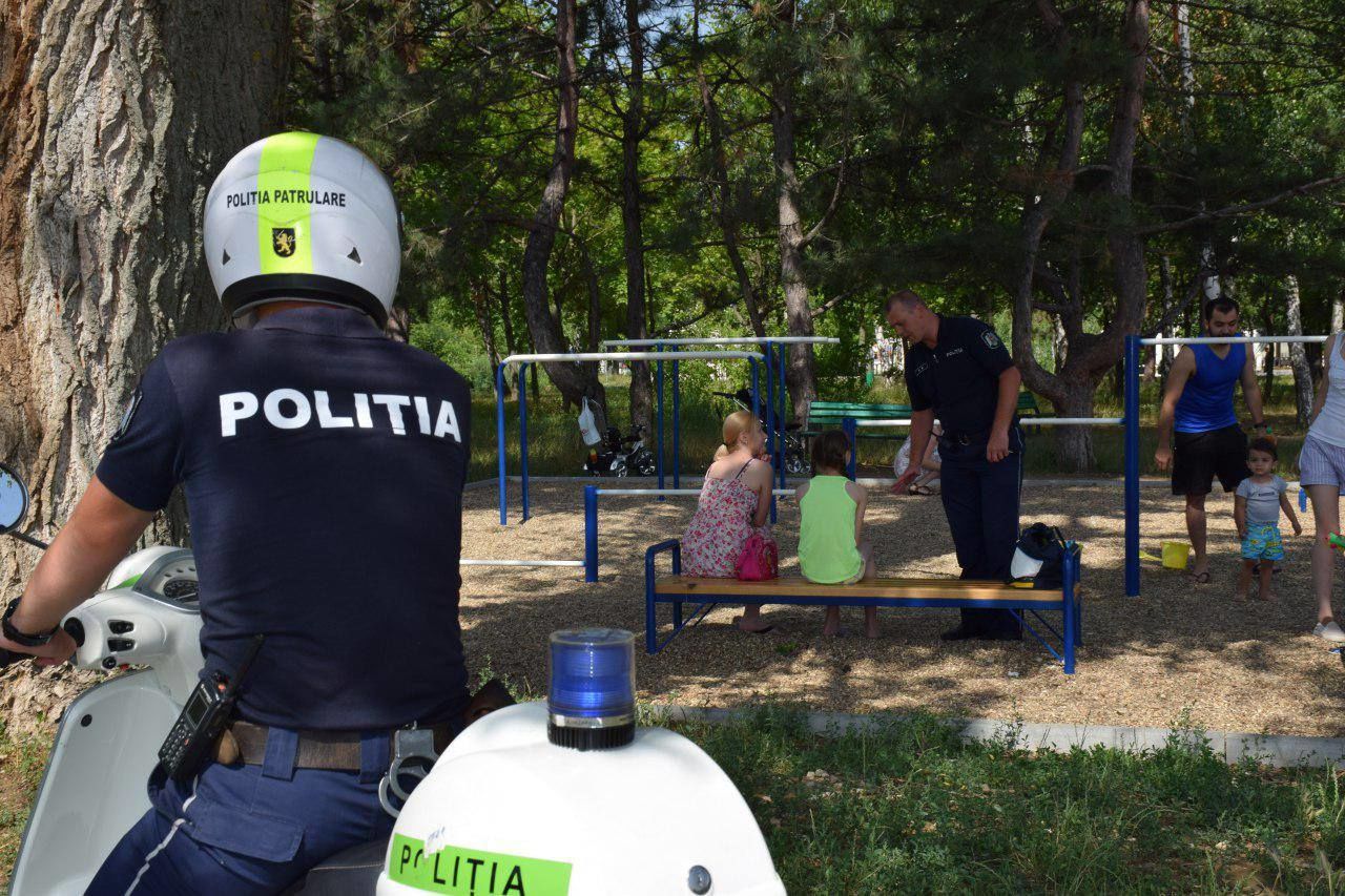 Lege pe hârtie: Oamenii continuă să fumeze în locuri interzise