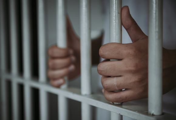 Румын в Великобритании приговорен к 20 годам лишения свободы. Фото: Shutterstock