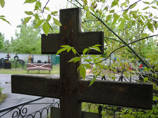 Армяне бросились выкапывать родных из могил перед бегством из Карабаха.