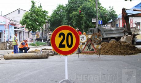 На этой неделе начались работы по асфальтированию улицы.