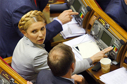 Тимошенко начала сбор подписей за отставку Яценюка.