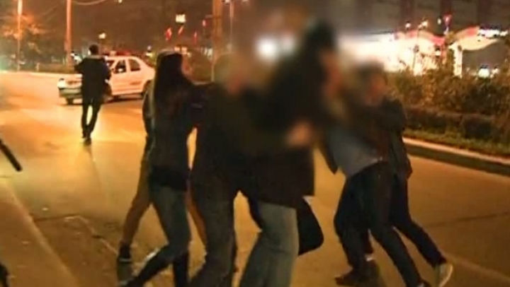 Un mire, snopit în bătaie şi jefuit la nuntă de fraţii miresei