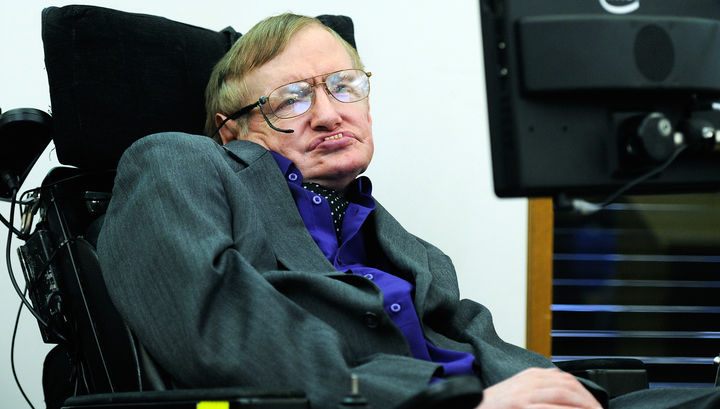 Знаменитый физик Стивен Хокинг. 72-летний профессор страдает от паралича и практически не может двигаться.