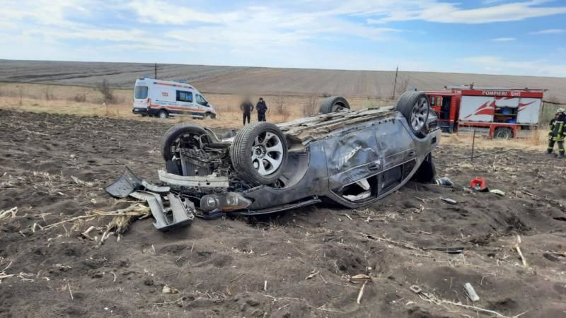На трассе  М-5 BMW съехал с дороги и несколько раз перевернулся.