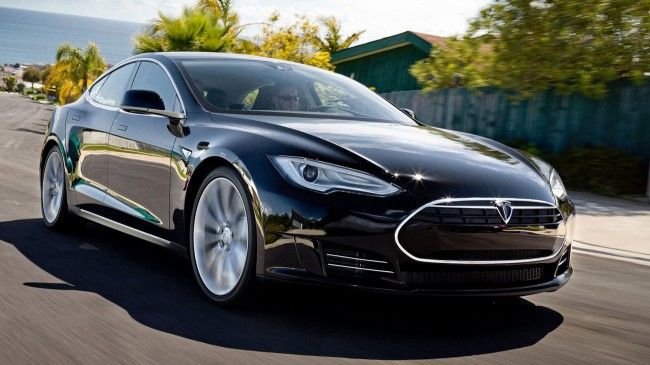 Электрокар Tesla Model S.