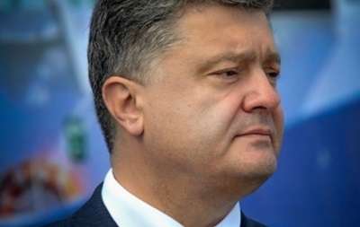 Президент принял участие в церемонии торжественного поднятия Государственного флага Украины на Софиевской площади.