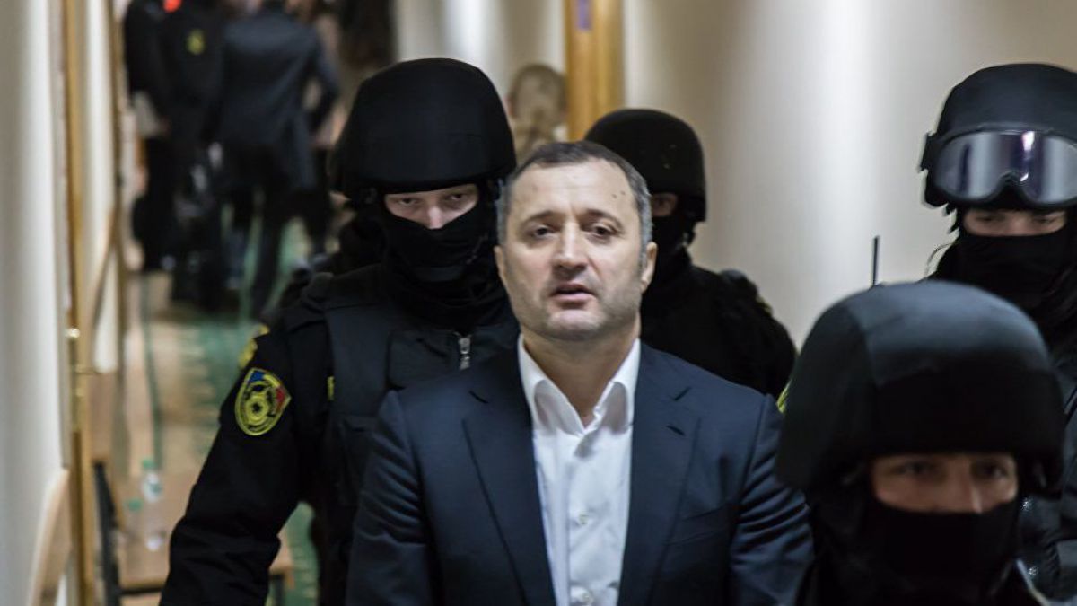 В заявлении в ЕСПЧ Влад Филат указал, что в течение судебного процесса, были нарушены его права. 
