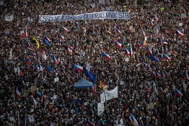 В Праге прошла крупнейшая за несколько десятилетий антиправительственная акция протеста.