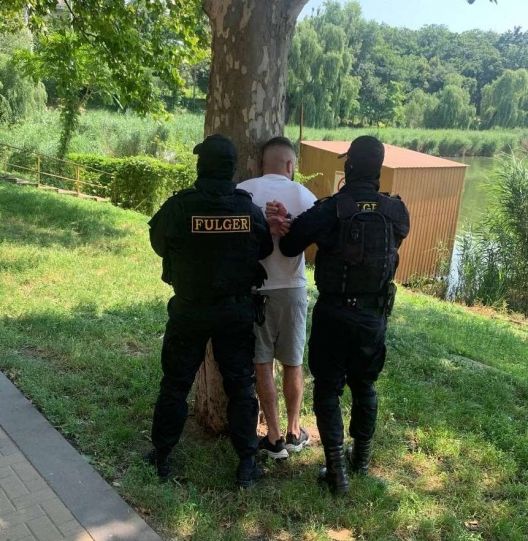 Операция Fulger в "Долине роз": задержанные подозреваются в шантаже.