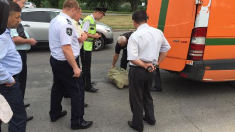 Incidentul cu sacul plin de bani care a fost găsit, ieri, în centrul capitalei a ajuns şi în presa internaţională. Foto: publika.md