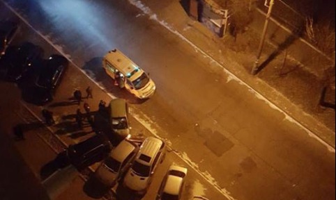 На Чеканах водитель врезался в припаркованные автомобили.