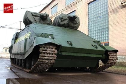 «Азовец» впервые был представлен министру внутренних дел Украины Арсену Авакову в ноябре 2015 года.