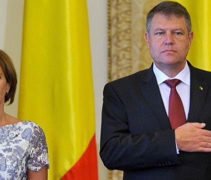 Klaus Iohannis a incasat peste 18.000 de euro anul trecut din vanzarea cartilor sale.