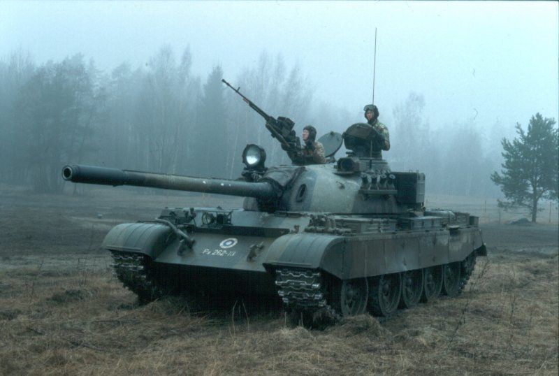 Civilii pot achiziţiona cu relativă uşurinţă, dacă doresc, un tanc rusesc de tip T-72.  Foto: arsenalpark.ro