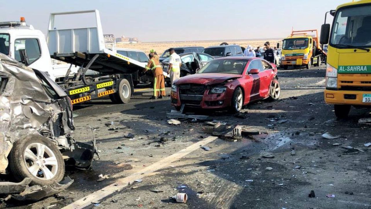 Carambol pe o șosea din Abu Dhabi: Peste 20 de persoane, rănite