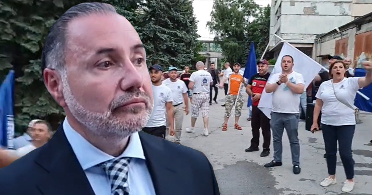 У здания телеканала, где выступал Ризя, прошла акция протеста.