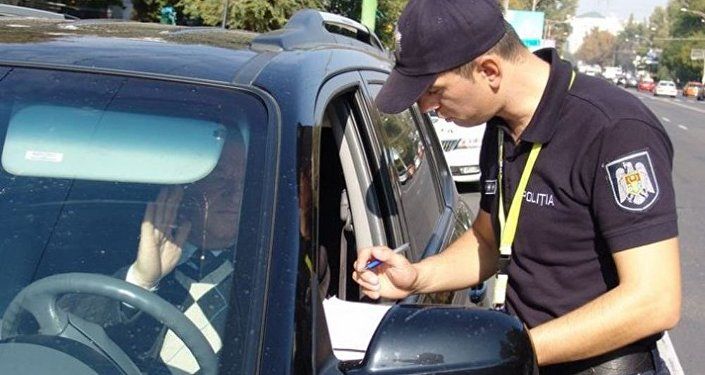 Șoferi nu cunosc cu exactitate care le sunt drepturile și obligațiile atunci când sunt opriți de un angajat al INP. Foto: sputnik.md