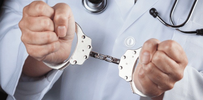 Un medic oftalmolog din Floreşti a fost reţinut astăzi de ofițerii DGT „Nord” a CNA şi procurori.