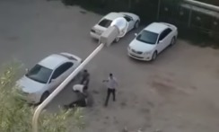 Четверо пассажиров избили в Якутске таксиста кирпичами, чтобы не платить за проезд.