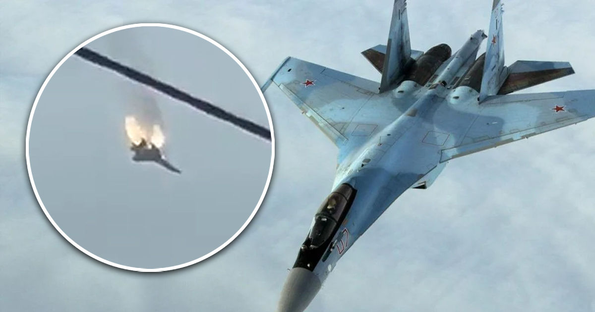 Военный самолет упал в море у Севастополя. Коллаж: Point.md