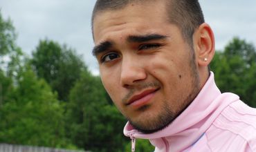 Александр Килин стал известен зрителям после съёмок в эпизодах фильмов «Реальные пацаны» и «Географ глобус пропил».