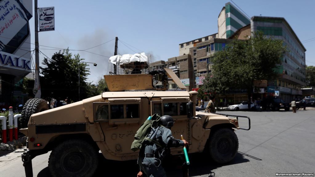 Atacul asupra ambasadei irakiene la Kabul, revendicat de ISIS, s-a încheiat cu uciderea tuturor atacatorilor. 