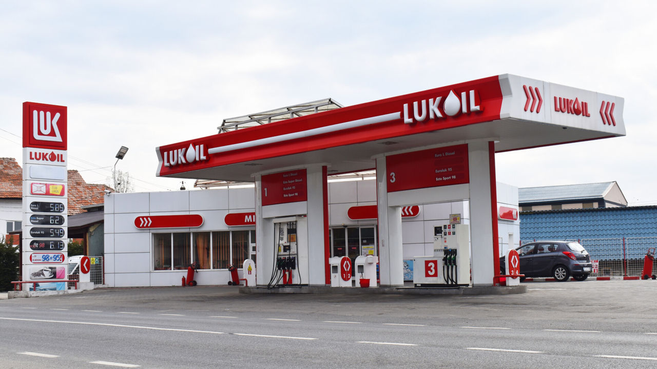 Instituțiile publice au cumpărat anul acesta de la Lukoil combustibil de 125 milioane de lei.