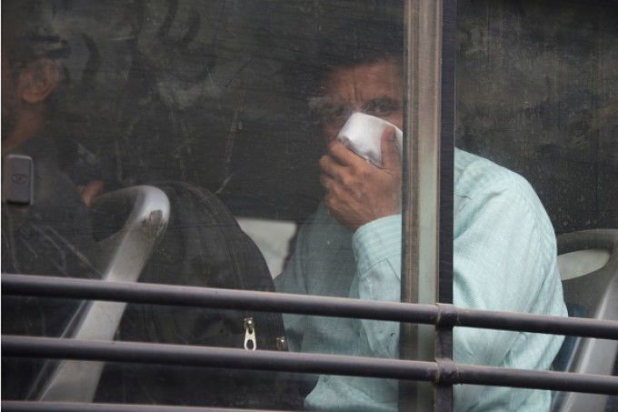 Un bărbat din India a fost arestat pentru că avea șosetele murdare. 