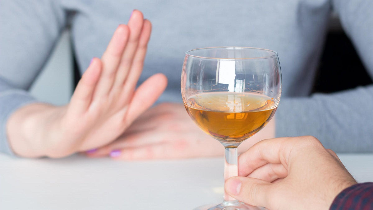 Vârsta la care este necesar de renunțat definitiv la alcool. Răspunsul unui medic.