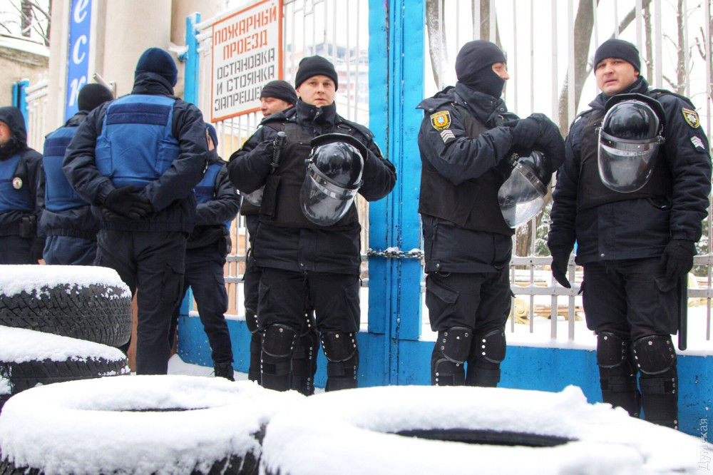 Люди, вооруженные ломами и арматурой, ворвались в санаторий около семи утра. Фото:dumskaya.net