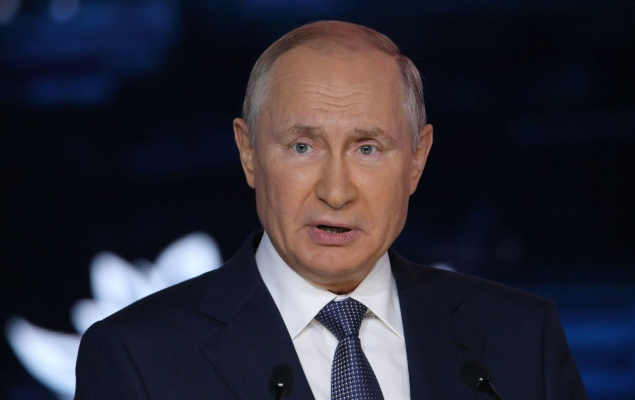 Путин сообщил о продлении программы маткапитала в РФ до конца 2026 года.