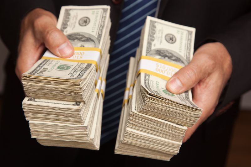 O parte impresionantă din averile private de pe glob, între 21 şi 32 de mii de miliarde de dolari, a fost investită în paradisuri fiscale secrete.