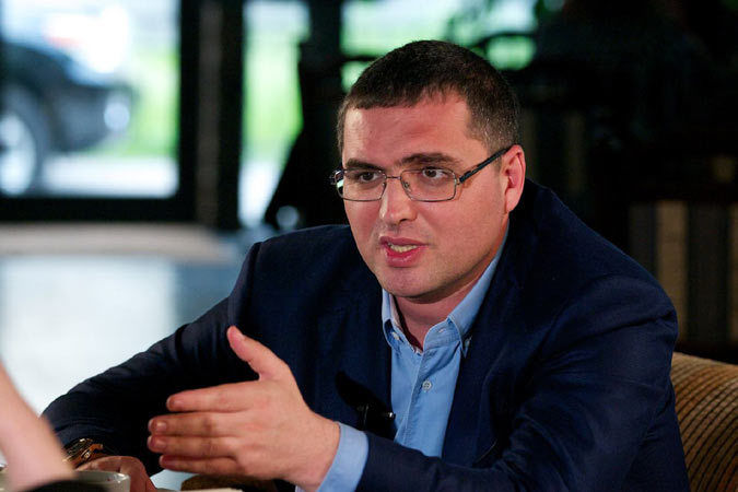 По словам Усатого, граждан Украины привозят в нашу страну и оформляют на них частные фирмы.