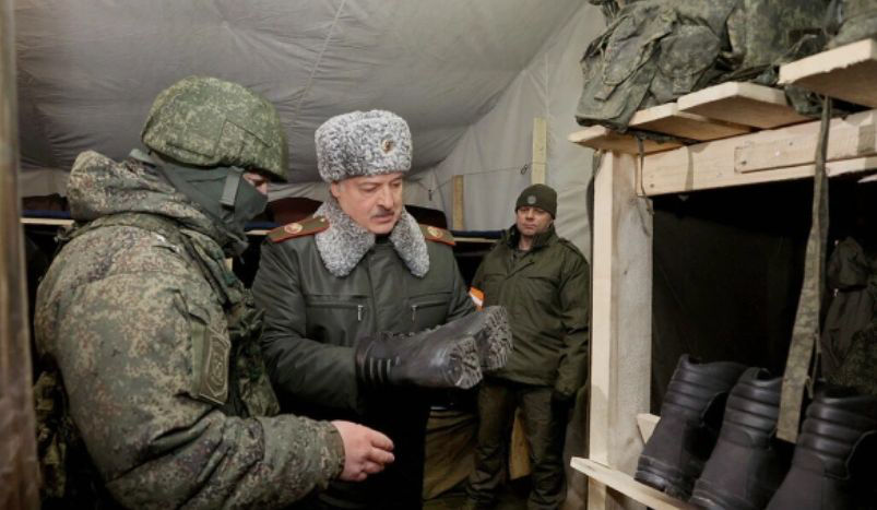 Лукашенко обратился к российским военным на полигоне: Общее дело делаем.