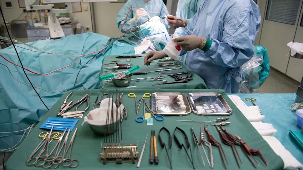 O instanță din Austria a achitat medicii care au permis unui copil de 12 ani să asiste la o operație pe craniu.