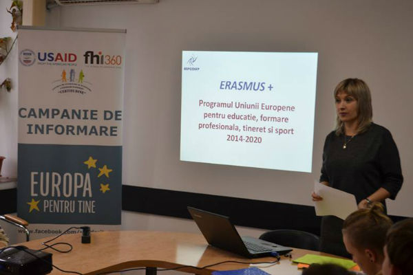 Проект продлится до октября, а его целью является информирование молодёжи о преимуществах европейской интеграции.