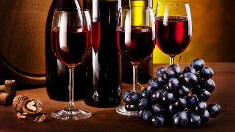 Un oraş din sudul Franţei a fost inundat noaptea trecută cu vin. Foto: sanatate.bzi.ro