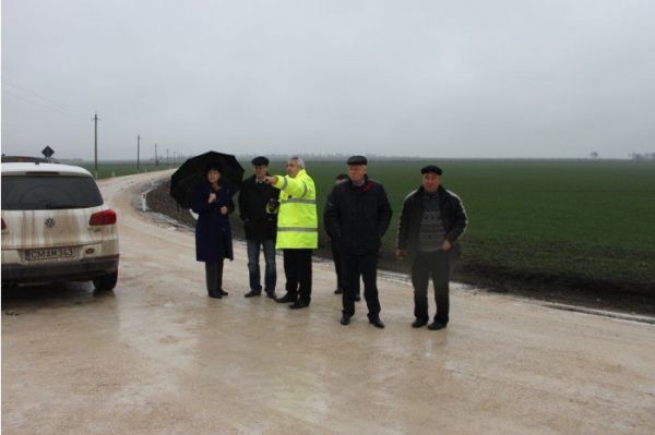 Приемная комиссия оценила отремонтированную трассу и качество выполненных работ.