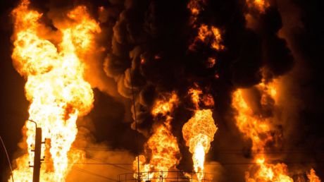 La doar câţiva kilometri de capitala Ucrainei, a luat foc un depozit petrolier. Foto: ria.ru