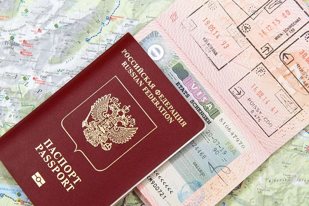 Совет ЕС окончательно утвердил решение приостановить упрощенный визовый режим с Россией.