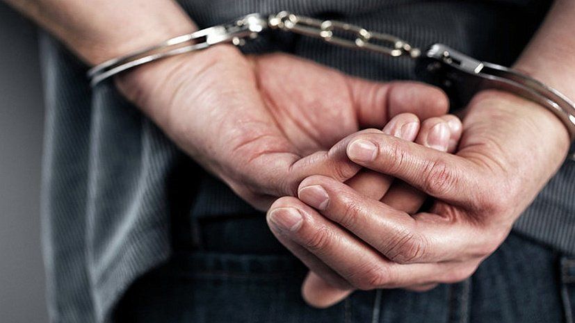 17 подозреваемых на время следствия находятся на свободе, а еще двое объявлены в розыск.