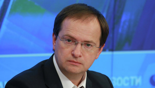 В субботу власти Украины не пропустили самолет, на котором российская делегация во главе с Мединским возвращалась из Кишинева в Москву.