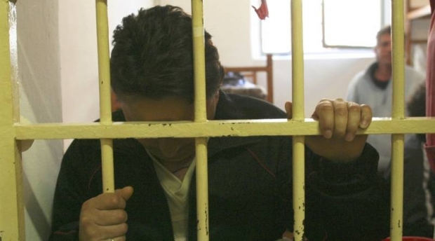 Pentru omor intenţionat săvârşit cu deosebită cruzime, inculpatul a fost condamnat la detenţie pe viaţă.