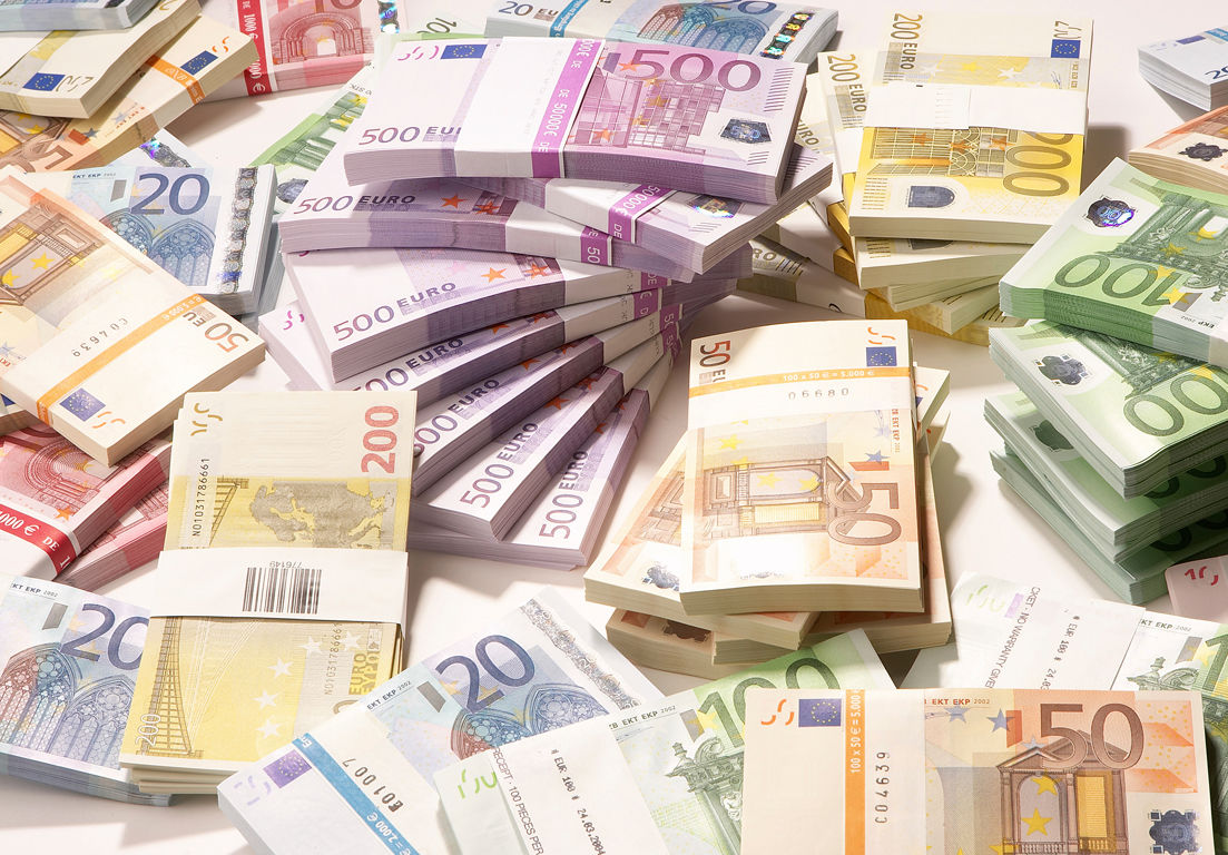 Euro își continuă aprecierea. A atins maximul ultimilor 2 ani. Foto simbol: evz.ro