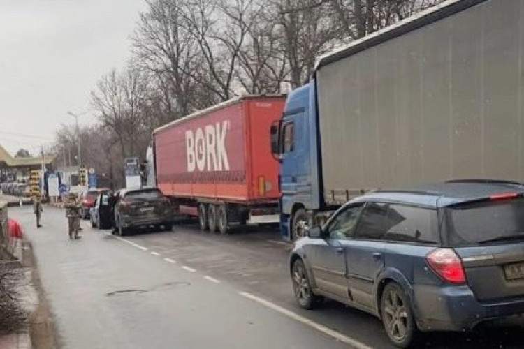 Молдавские фуры все еще находятся на КПП Могилев-Подольский–Отачь.