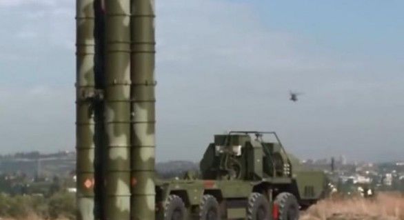 Turcia este la un pas de încheierea unui acord cu Rusia pentru cumpărarea de sisteme de apărare antiaeriană S-400, informează publicația Daily Sabah. Oficialii de la Ankara sunt convinși că reprezentanții NATO vor înțelege decizia lor.