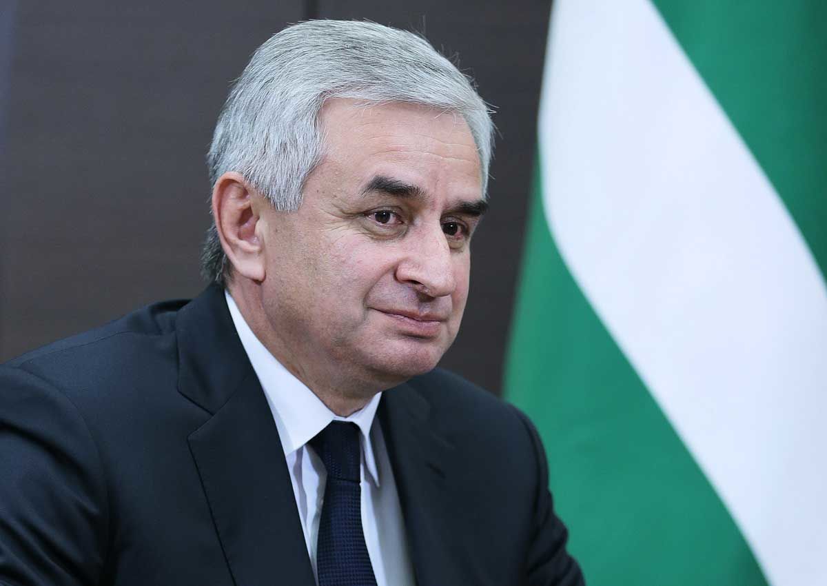 Президент Абхазии Хаджимба отказался уходить в отставку.