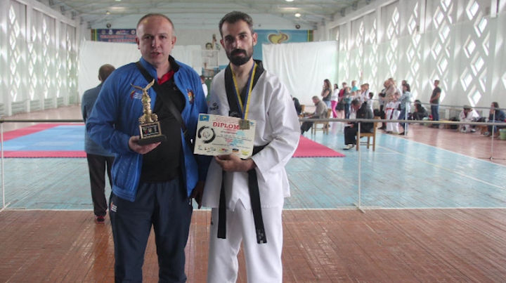 Un moldovean fără o mână a devenit campion la Taekwondo în Ucraina. 