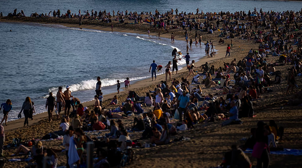 Incertitudinea globală stimulează turismul în Spania: Țara se apropie de 100 de milioane de turiști.